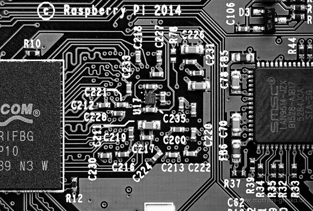 MSG_20160326195246_ND8_4018-BW.jpg - Chips & Small – Die Hauptplatine des beliebten Kleinrechners frontal gesehen.