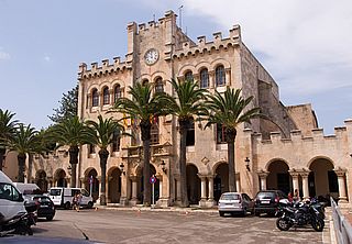 Eindrucksvolle Rathaus in Ciutadella