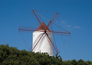 Windmühle am Ortsrand von Es Mercadal
